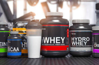 sports-nutrition-supplements-and-chemistry-for-bodybuilding-in-gym-whey-protein-casein-bcaa[1]